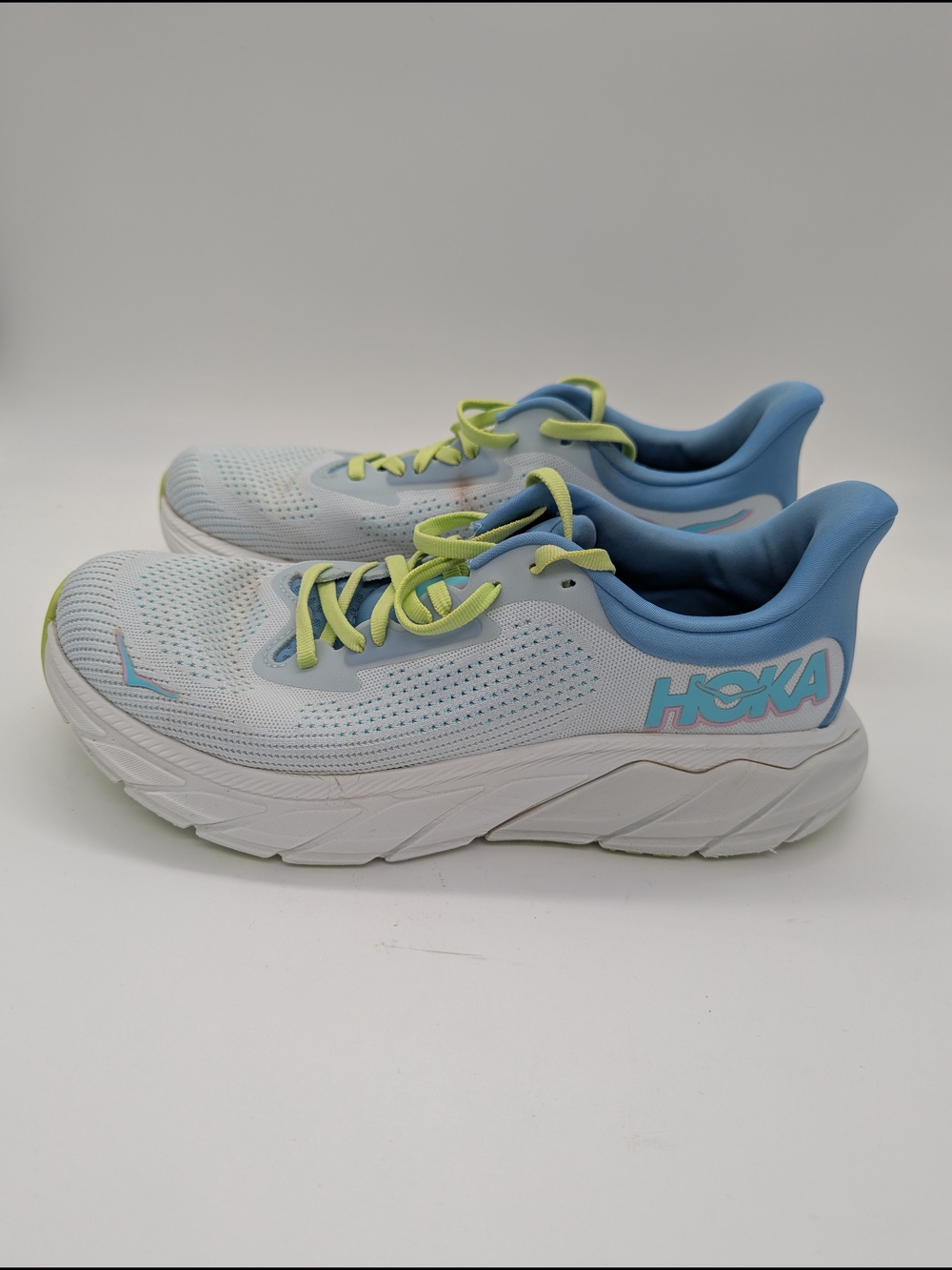 HOKA Men's Arahi 7 Lightweight Running Shoe Light Blue/Lime US 9.5B EU 42